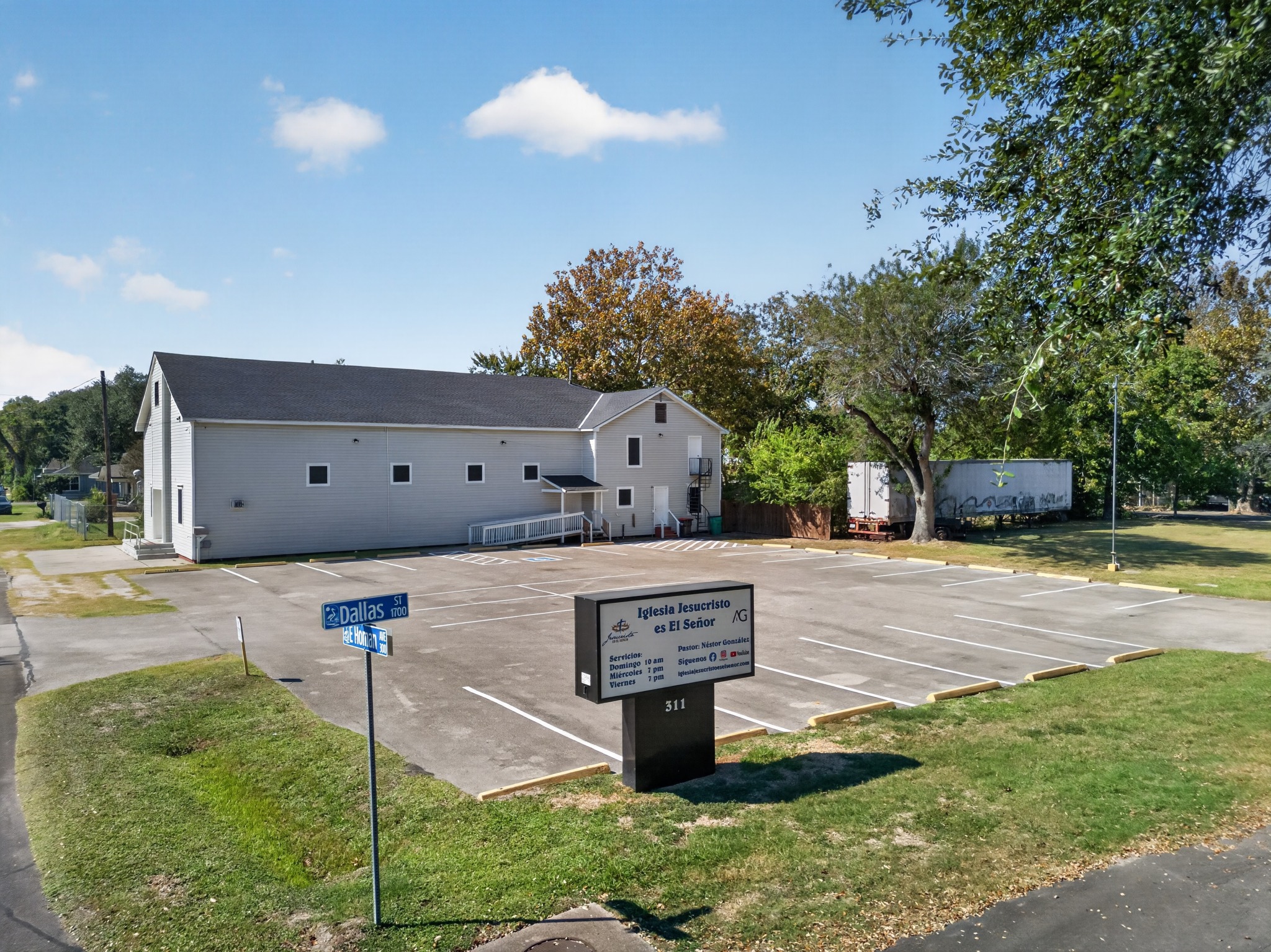 Exterior or aerial property photo 2