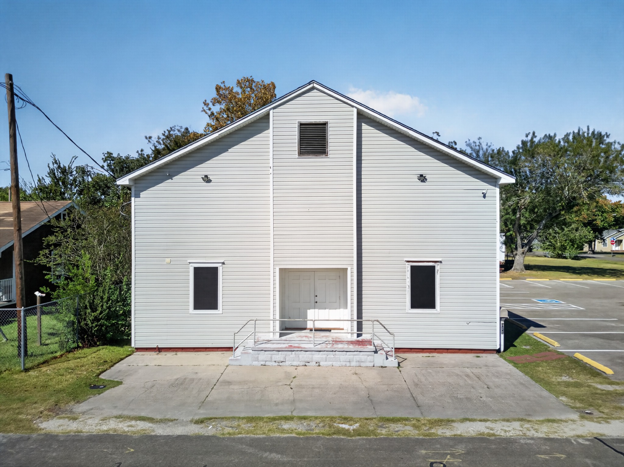 Exterior or aerial property photo 9