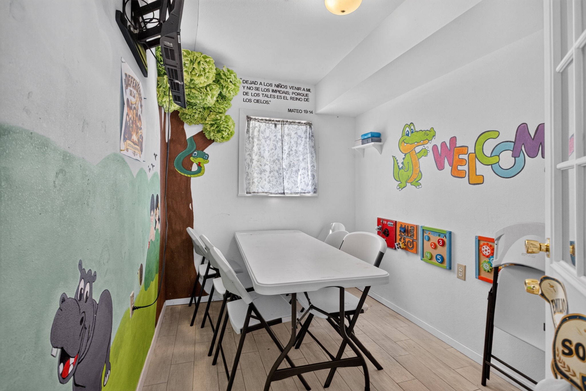 Classroom or ministry room photo 1