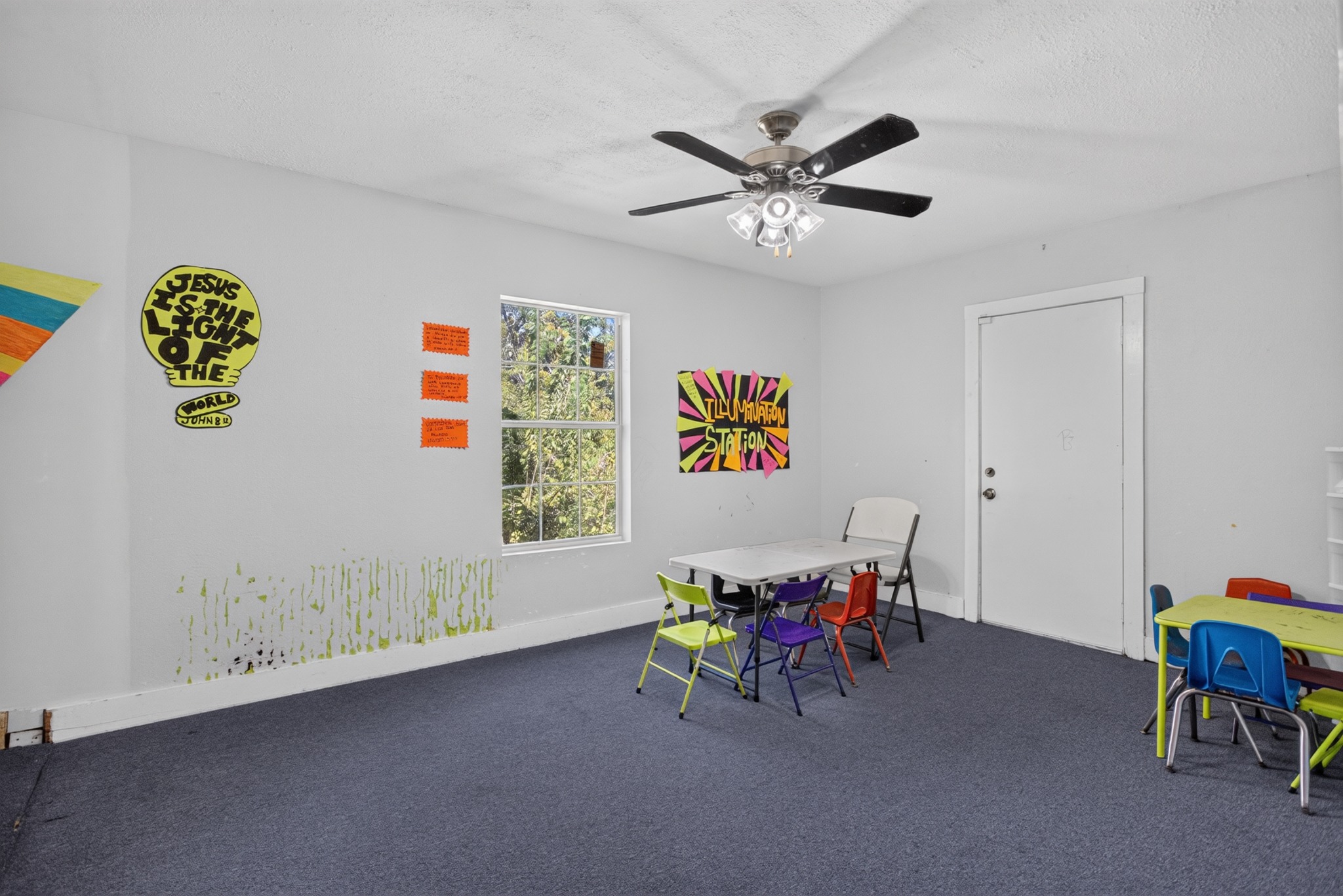 Classroom or ministry room photo 8