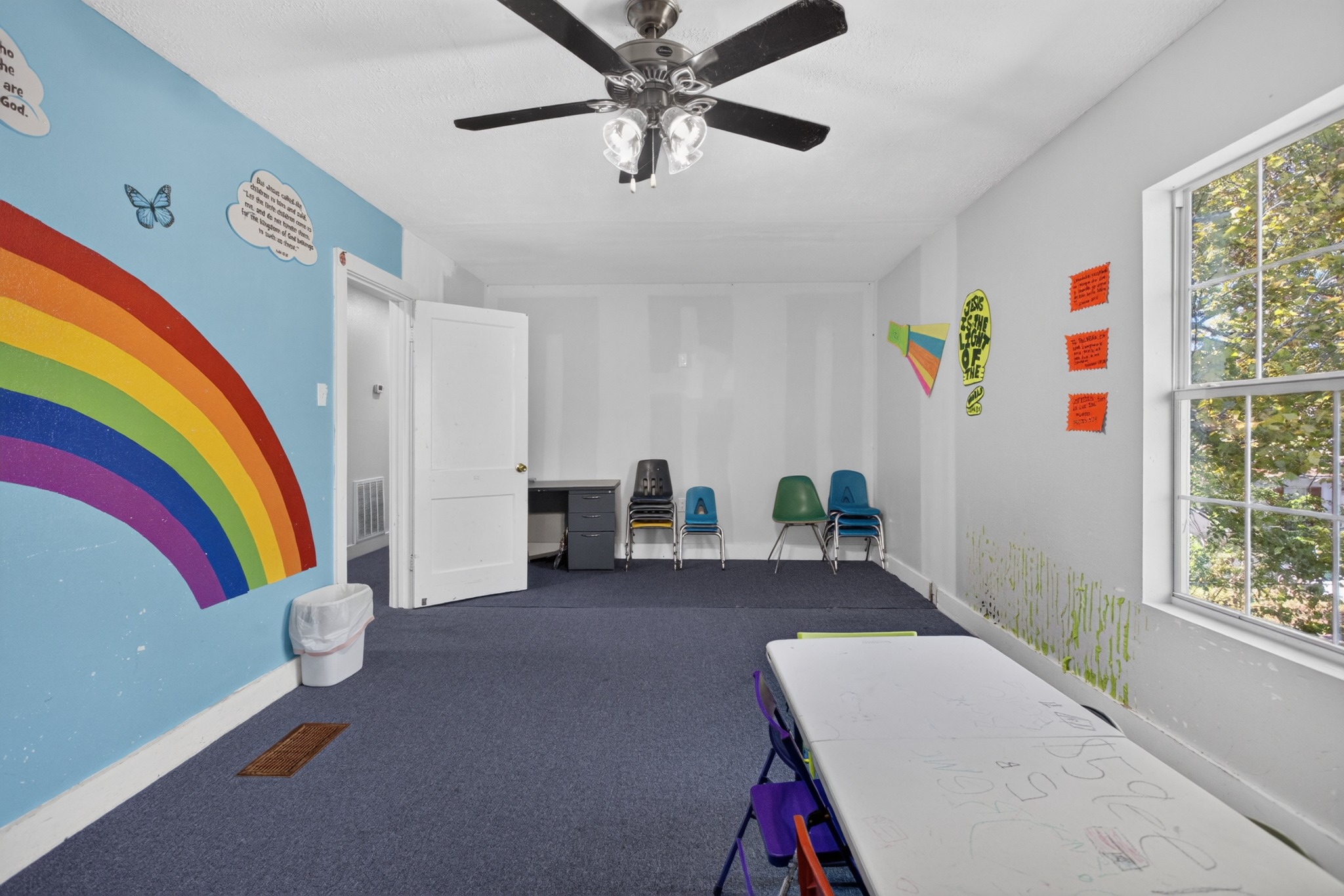 Classroom or ministry room photo 9