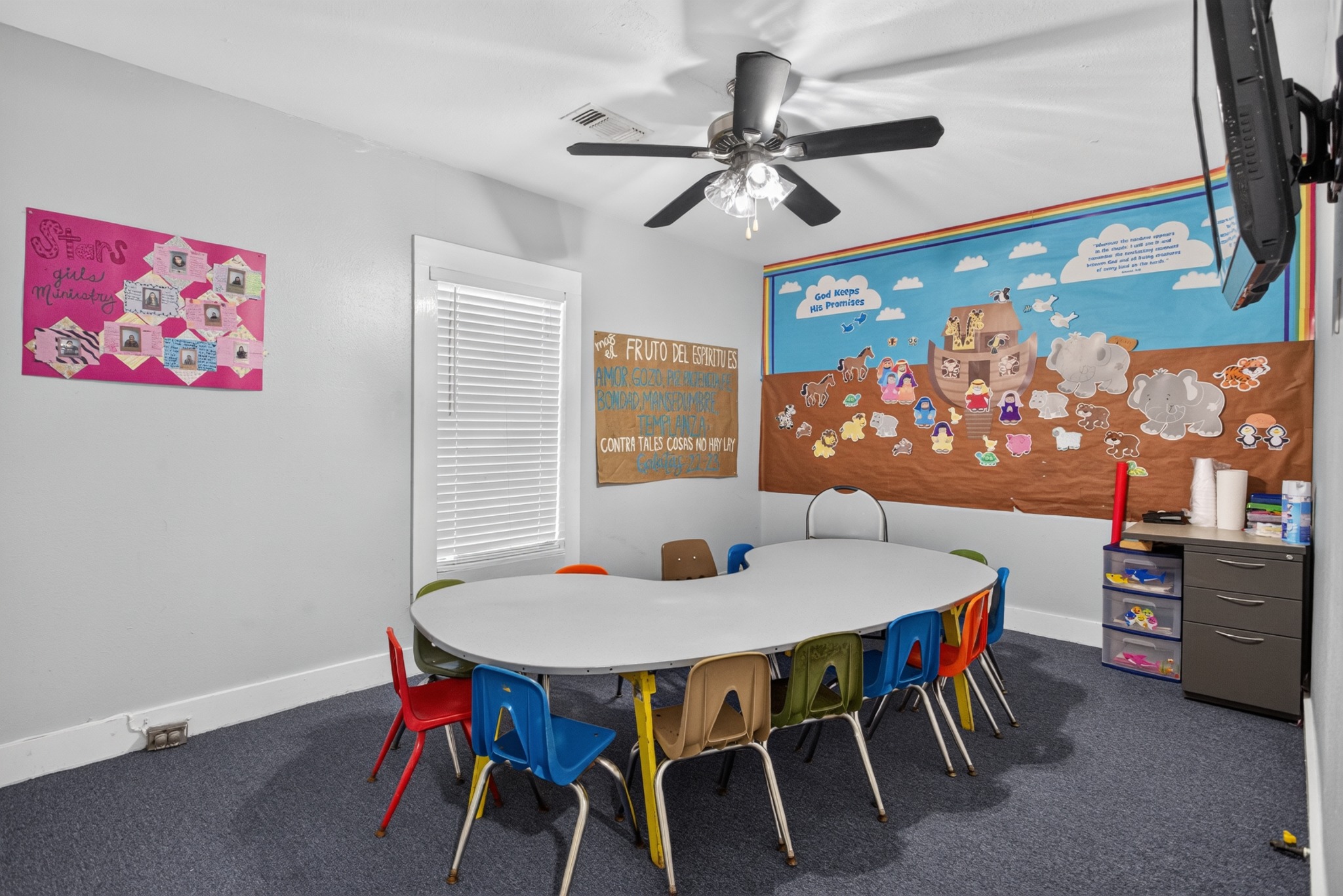 Classroom or ministry room photo 11