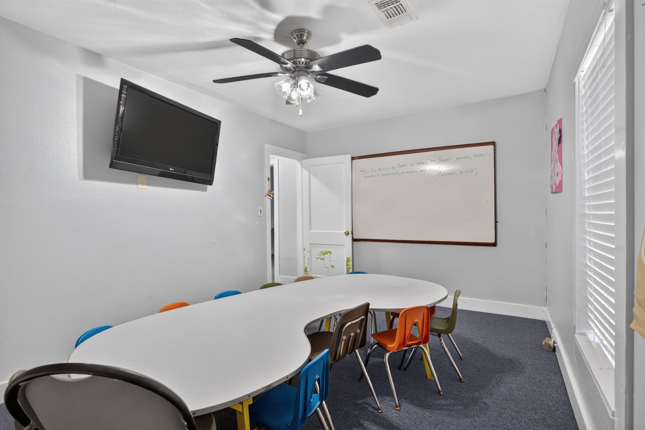 Classroom or ministry room photo 12